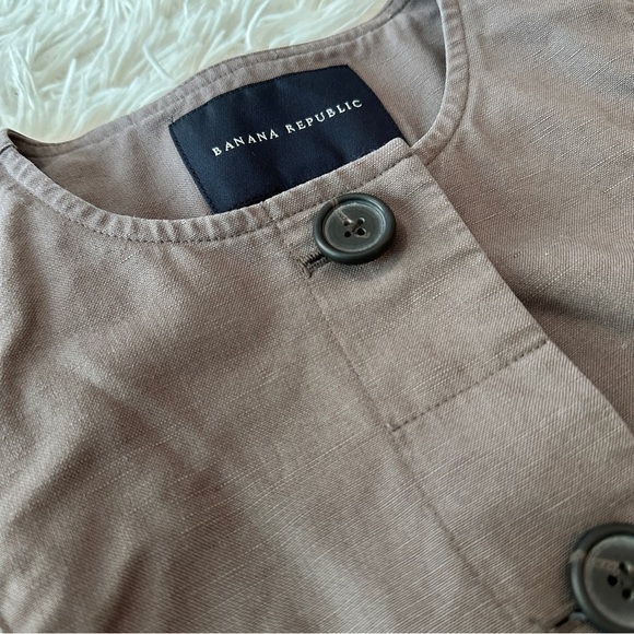 Banana Republic Pleated Button Utility Jacket | Size 2 - Picture 4 of 15